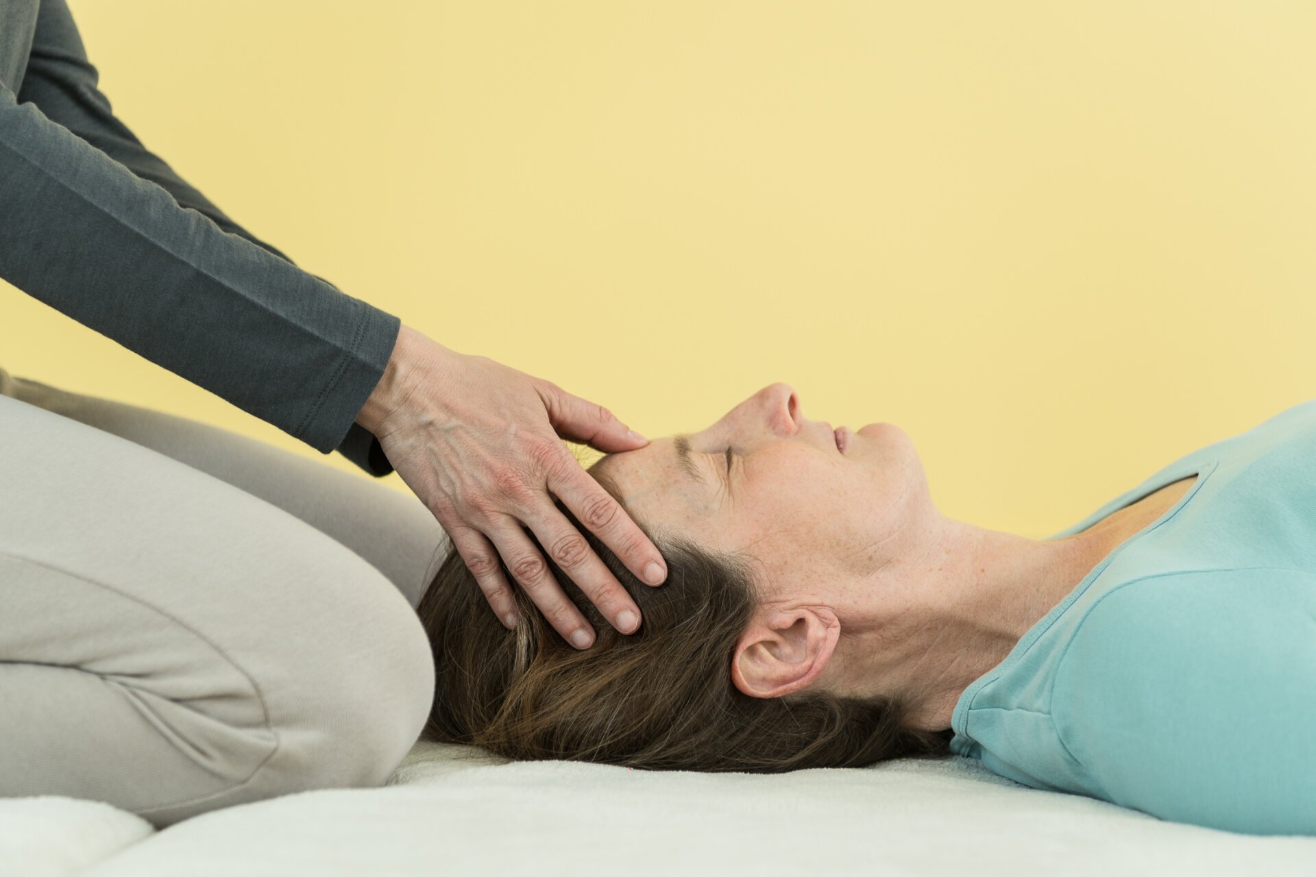 Shiatsu Behandlung am Kopf